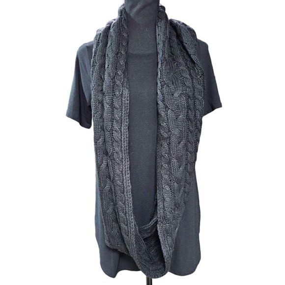 Black Semi Chunky Acrylic Infinity Scarf 32x14 - Picture 1 of 4
